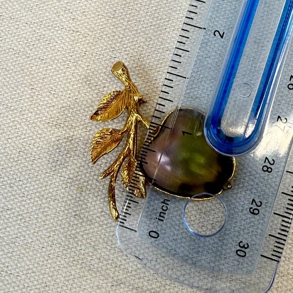 Sarah Coventry Golden Glowing Glass Apple Brooch Gold Tone Marked Vintage MCM - Picture 5 of 9